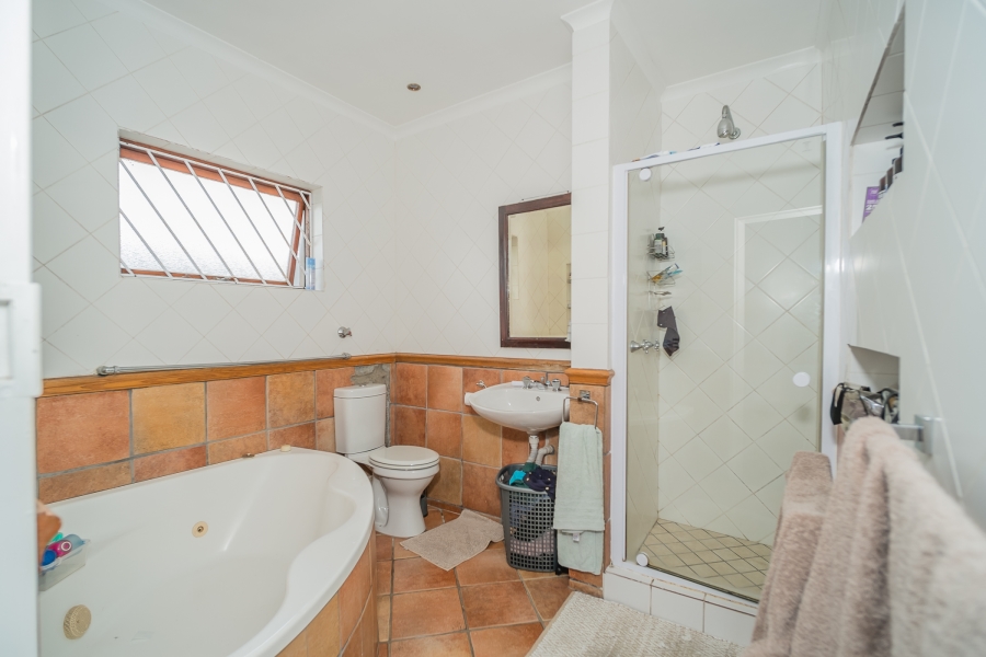 4 Bedroom Property for Sale in Edgemead Western Cape